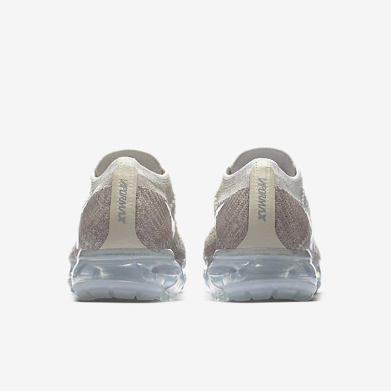 Vapormax string on sale